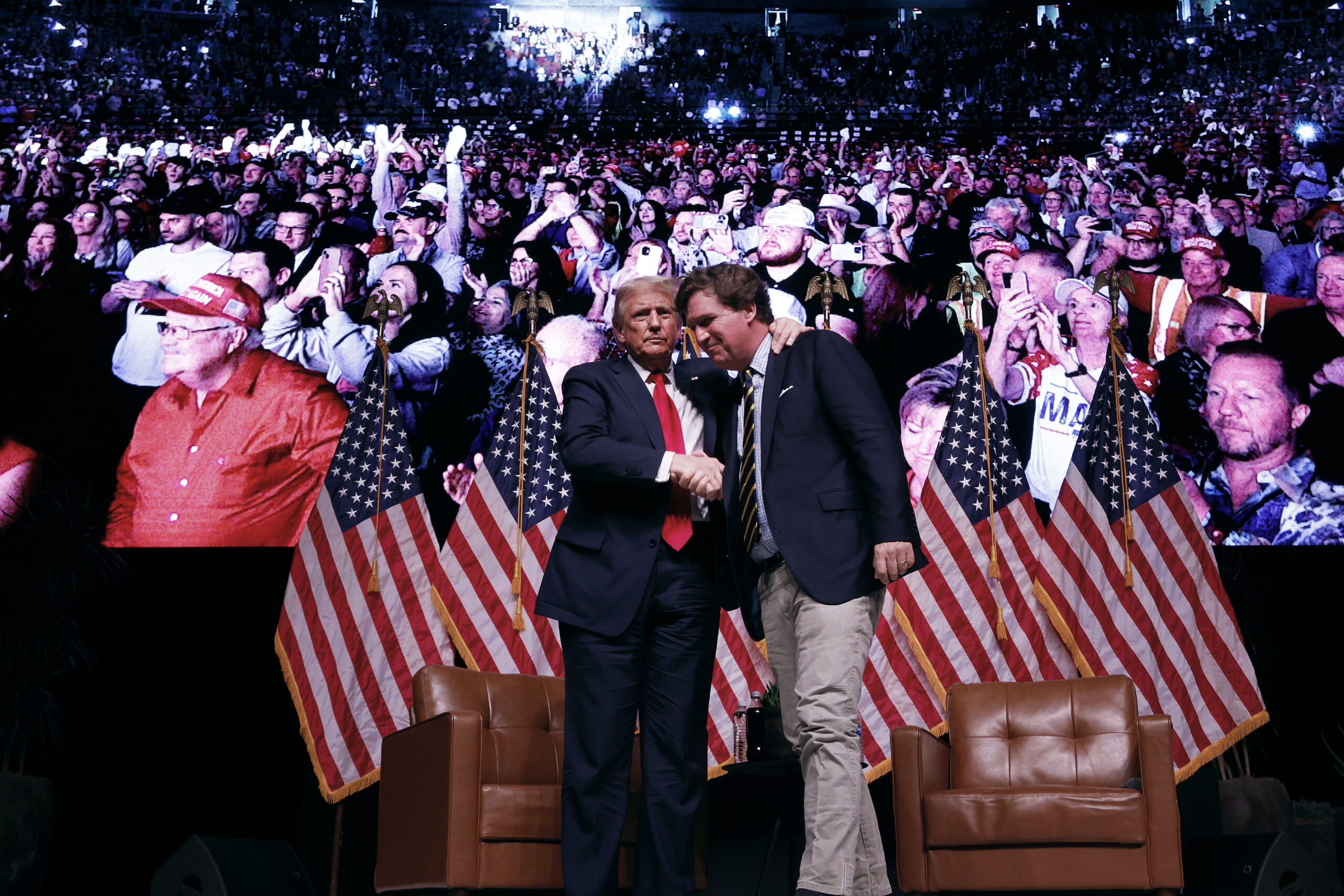 Trump Calls Tucker Carlson “Low IQ” in Direct Attack on Iran Policy Critics