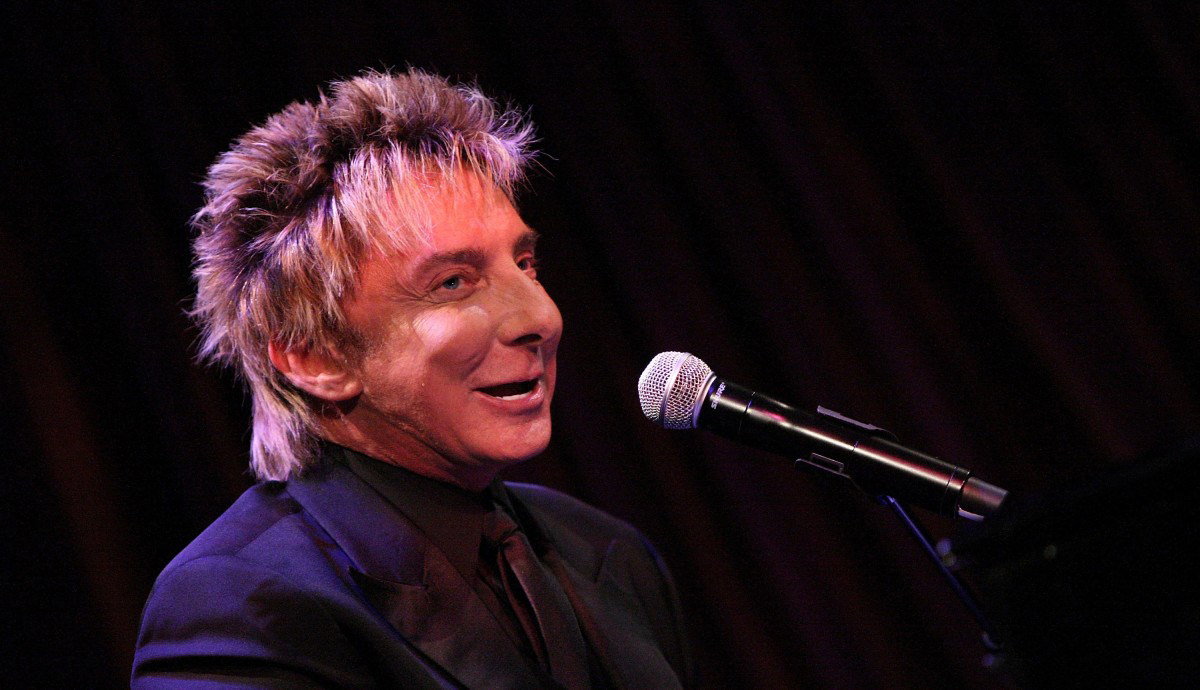 Manilow’s Voice in Question After Surgery for Lung Cancer